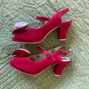 Miss L Fire red suede retro heels white flowers 39 8 8.5 NWOB HOLIDAY CHRISTMAS